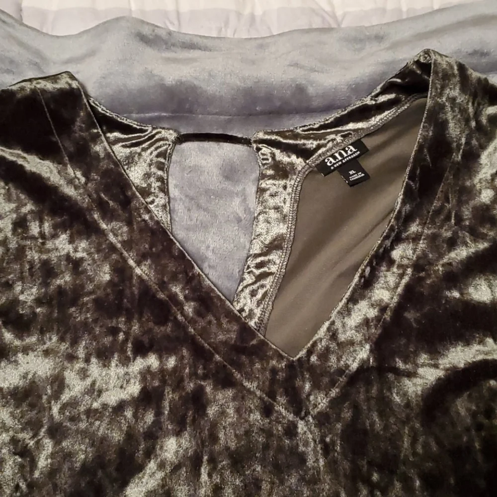 Olive Green Velvet Dress W/Bell Sleeves Sz XL - Picture 3 of 6
